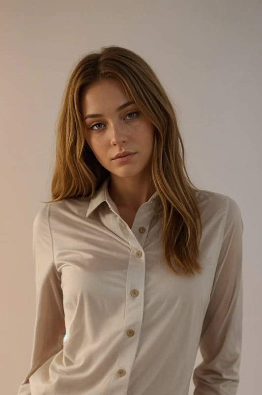 Angelle Milan – travelstof blouse – Beige Casual Blouse – Ademend – Casual – Duurzame Blouse - Mapsy B.V