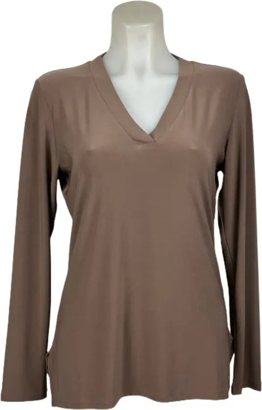 Angelle Milan – travelstof blouse – Effen Cappuchino blouse – Ademend – Kreukvrij – Duurzame Blouse - Mapsy B.V