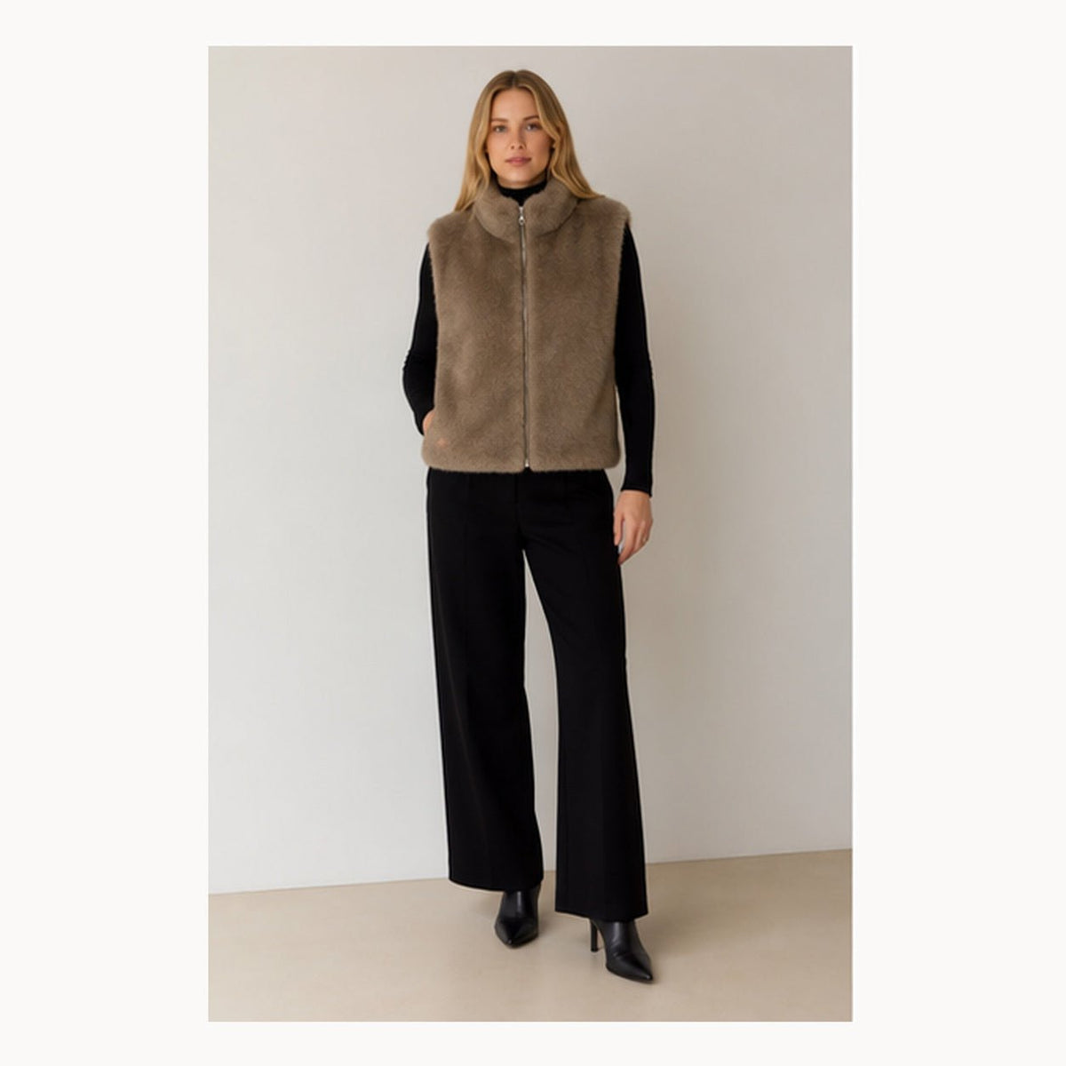 Faux Fur Bodywarmer – Model 41096