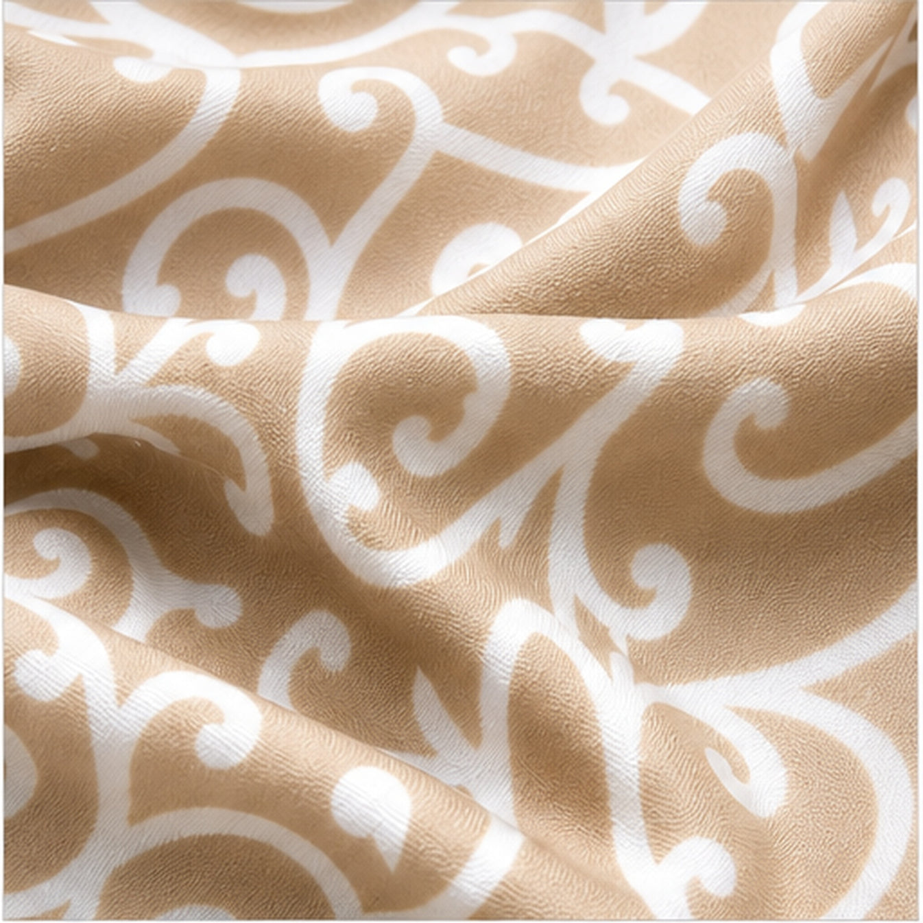 HS Parelsjaal - Beige Wit Ornamentprint - Magnetische Parelsluiting - detail van satijnlook stof en print