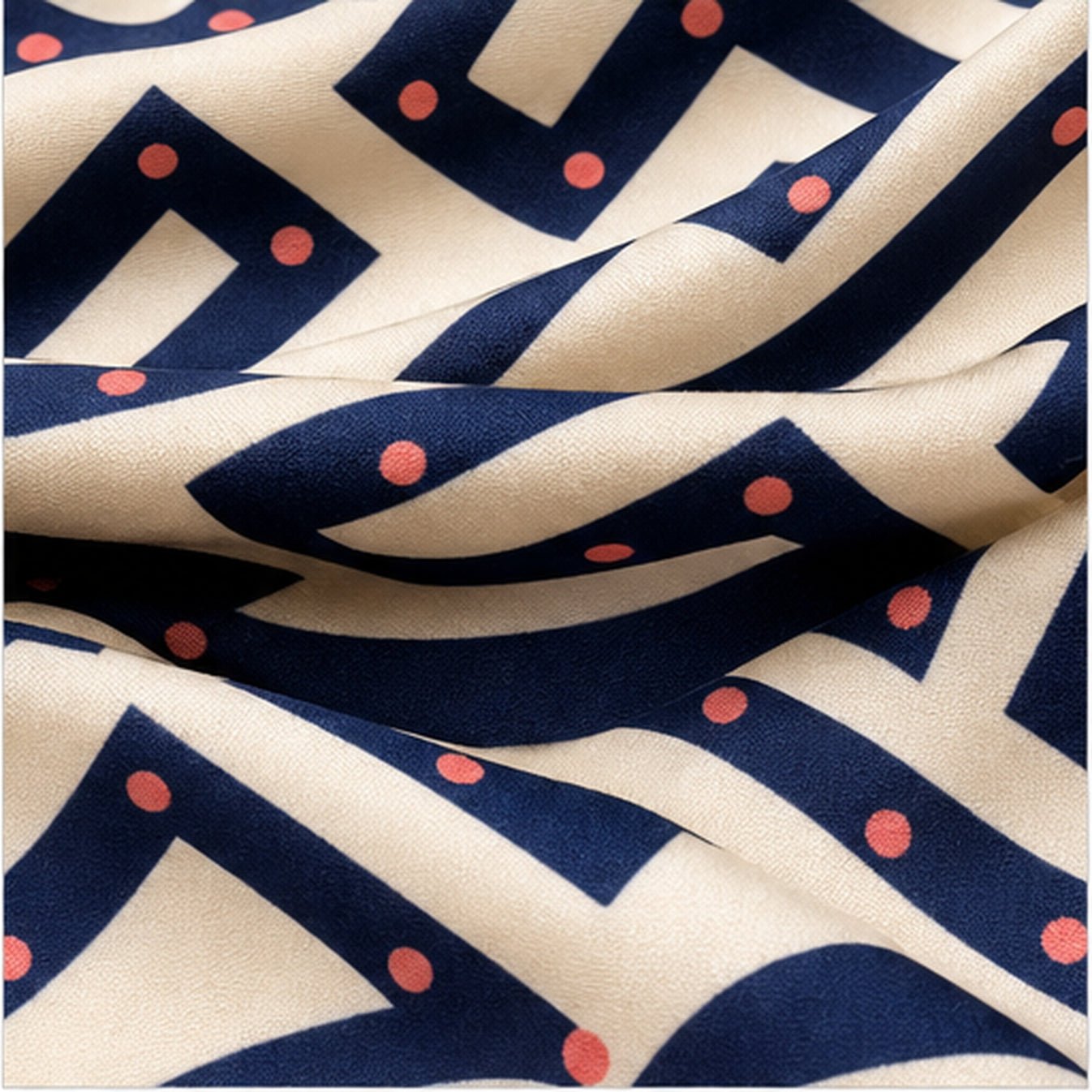HS Parelsjaal - Navy Creme Grafische Print - Magnetische Parelsluiting - detail van satijnlook stof en print