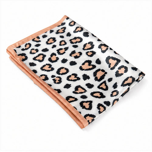 HS 70x70 Satijnen Look Sjaal Animalprint - Meerdere Prints - Perzik Leopardprint - zijaanzicht