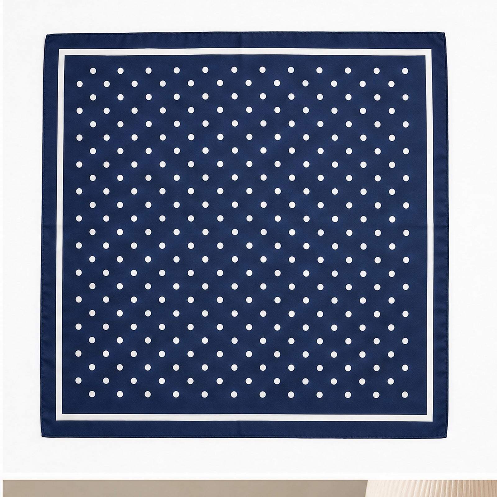 HS 70x70 Satijnen Look Sjaal Stippenprint - Meerdere Kleuren - Navy Witte Stippen - achteraanzicht