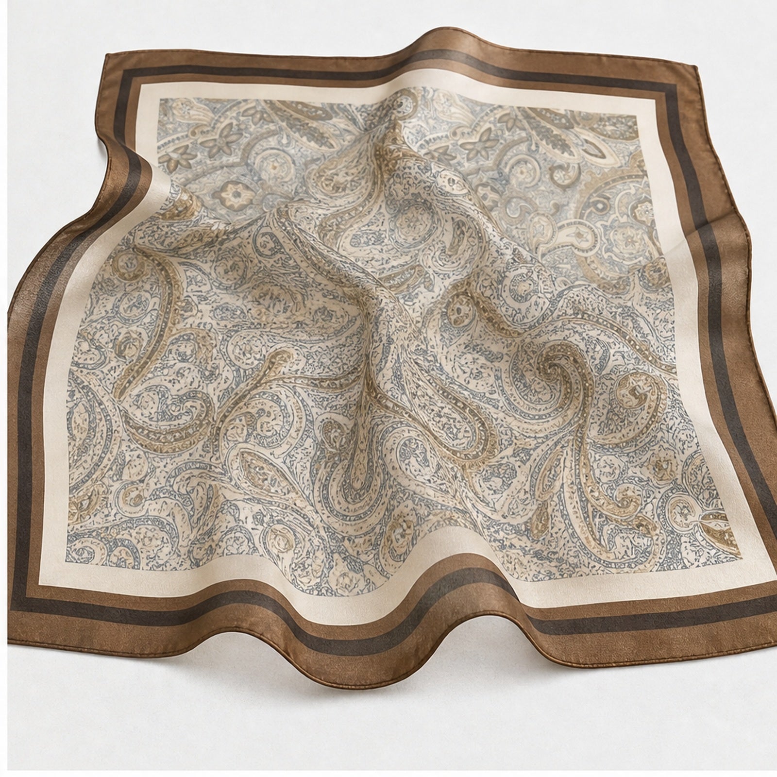 HS Zijde Look Sjaal 70x70 - Taupe Paisley Bruine Rand - achteraanzicht