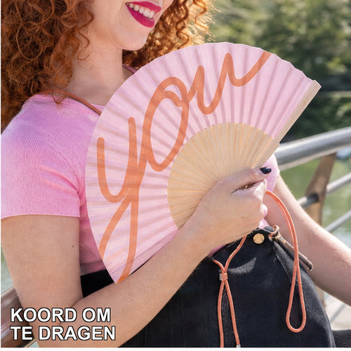 HS Handwaaier met Koord - Meerdere Teksten - You Pink - 20260623 - koord om te dragen