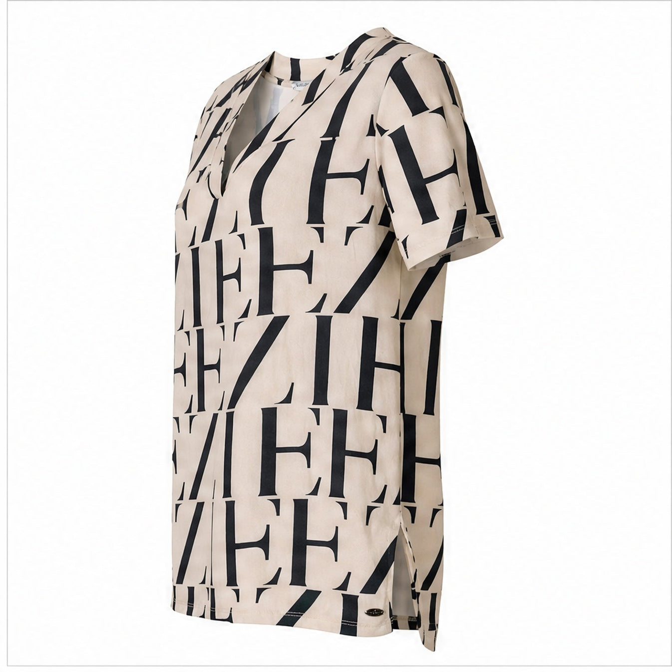 Angelle Milan Shirt - Beige Zwart Letterprint - zijaanzicht