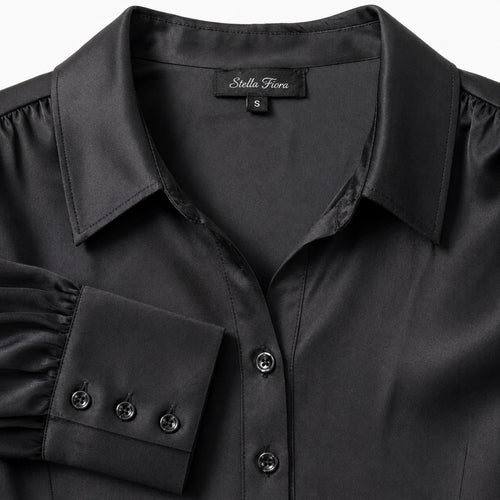 Stella Fiora blouse abstracte print - Detail halslijn en label