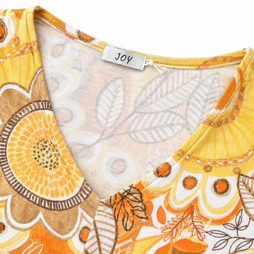 Joy blouse abstracte print - Detail halslijn en label