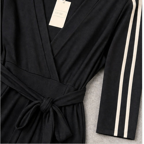 Angelle Milan Jumpsuit - Zwart - detail van stof en halslijn