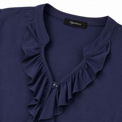 Signature top navy ruffle - Detail halslijn en label