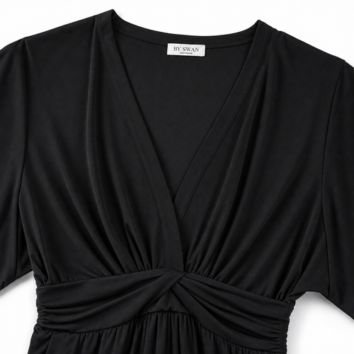 By Swan Jumpsuit - Black V-Neck - Detail halslijn en label