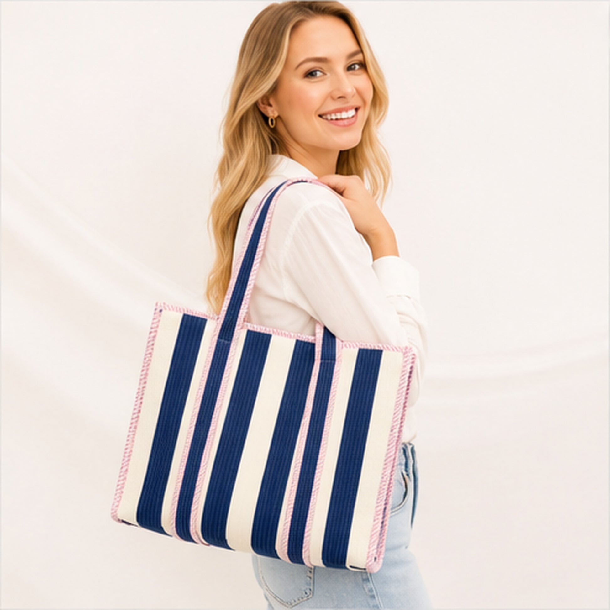 HS Cream Navy Striped - op model