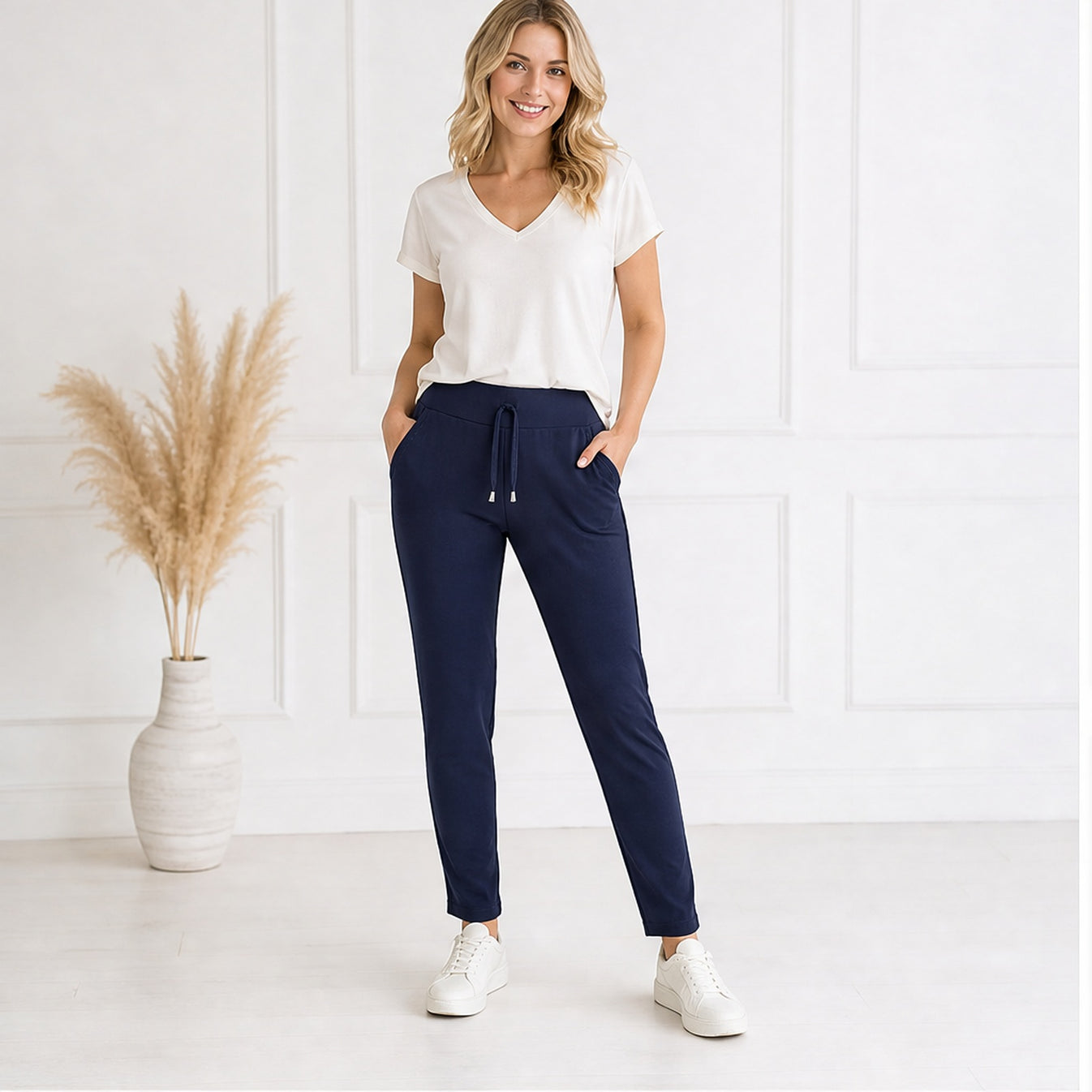 Angelle Milan Navy - op model