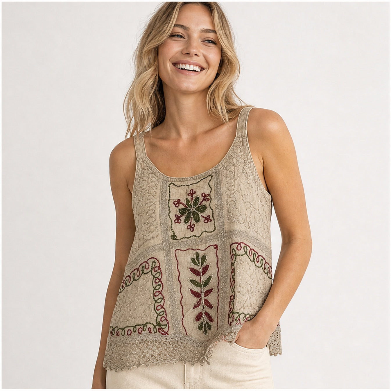 HS Elastische Top Handmade in India - Meerdere Kleuren - Taupe - op model