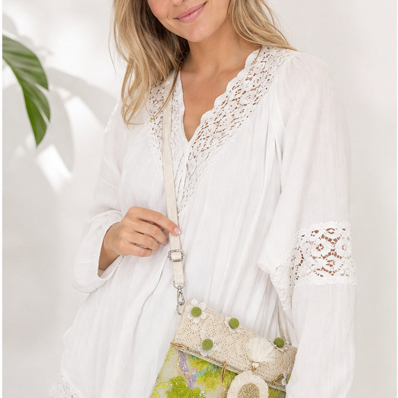 HS crossbody tas Lime Bloemen Borduursel - gedragen op model
