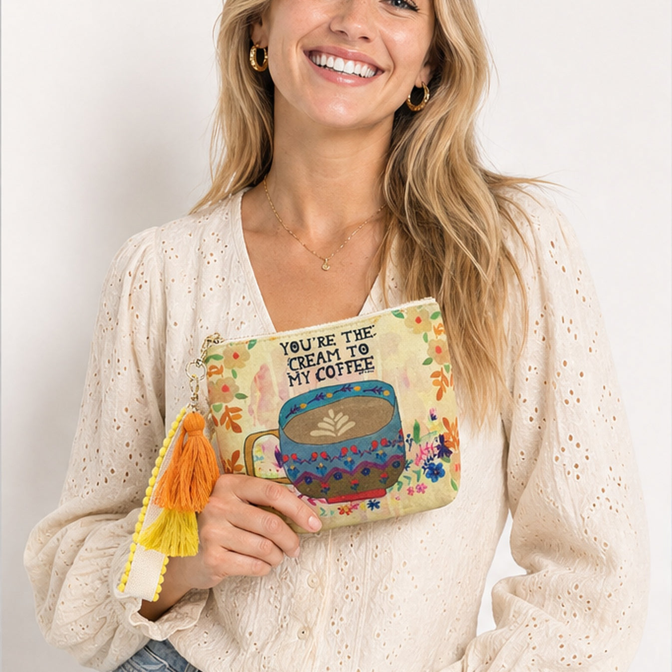 HS tasje Coffee Quote Geel - gedragen op model
