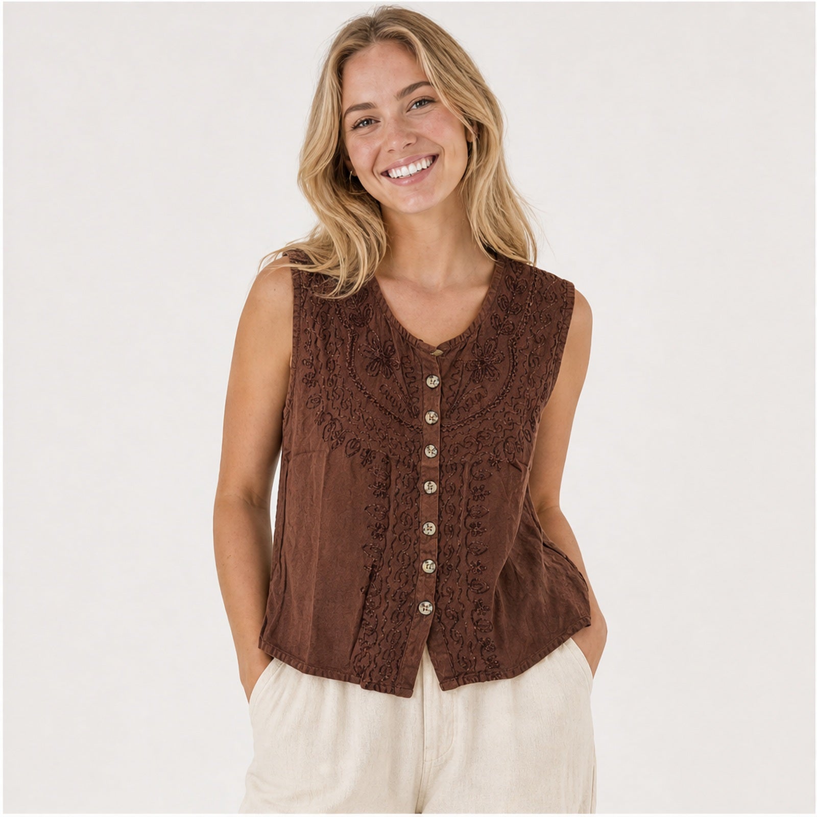 HS Mouwloos Shirt - Meerdere Kleuren - Roestbruin Borduursel - op model