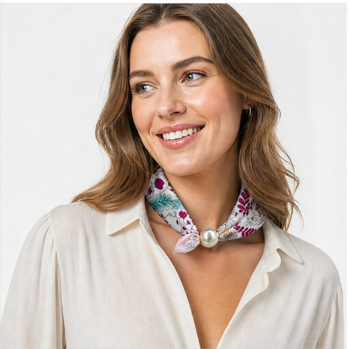 HS Parelsjaal - Meerdere Prints - Wit Roze Bloemenprint - gedragen op model
