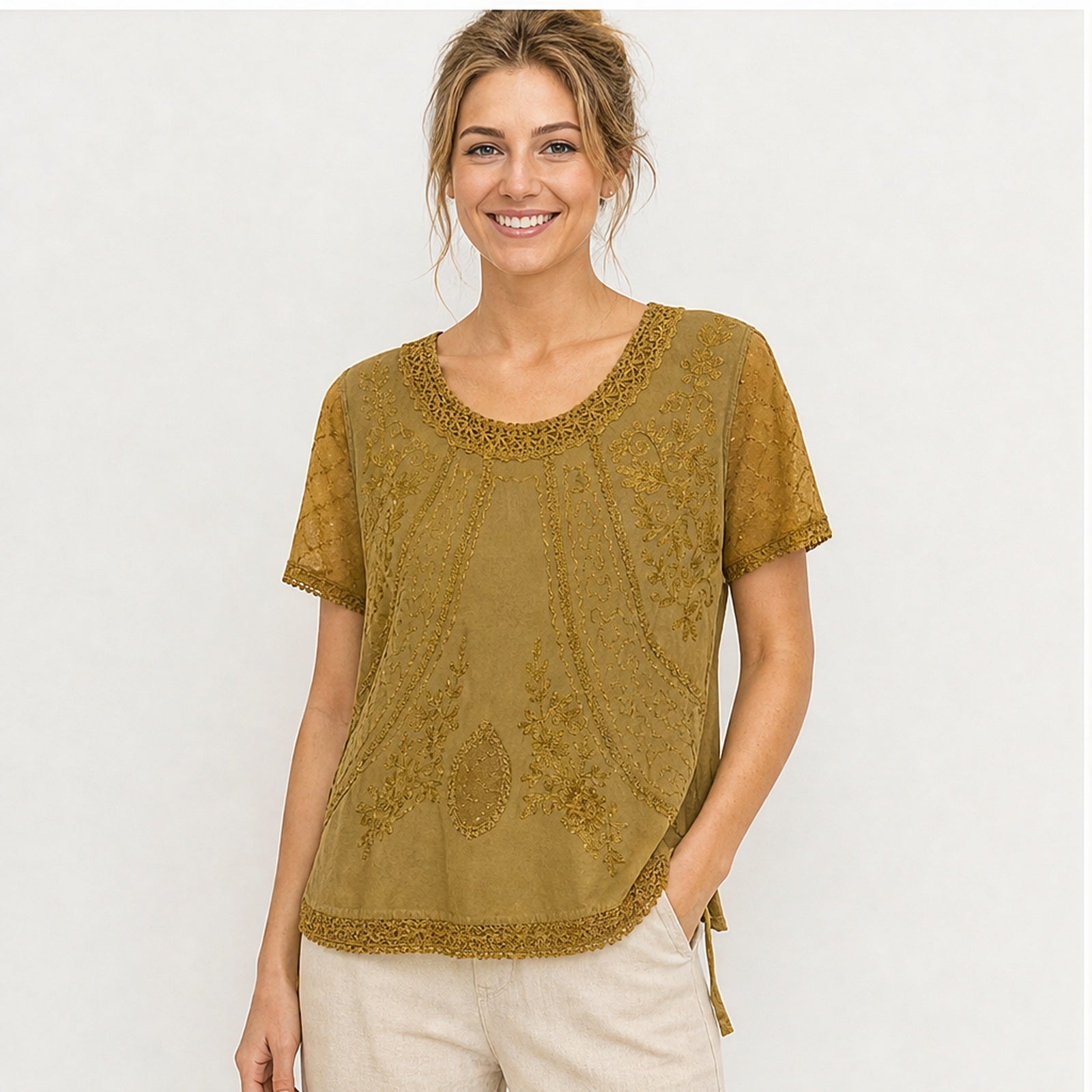 HS Shirt - Meerdere Kleuren - Okergeel Borduursel - op model