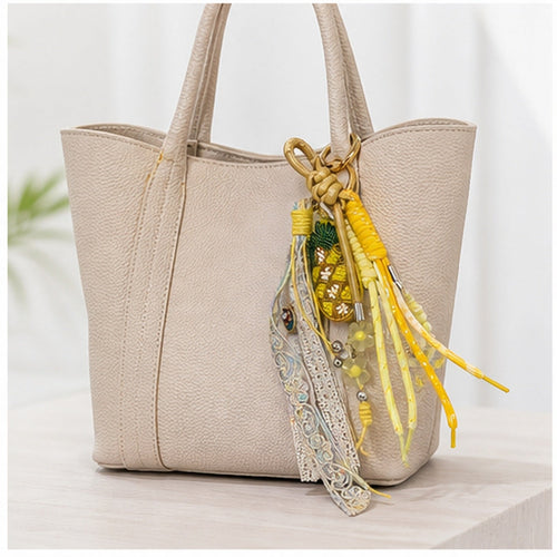 HS Fashion Tassenhanger - Beige design 34 - Beige design 34 - on model