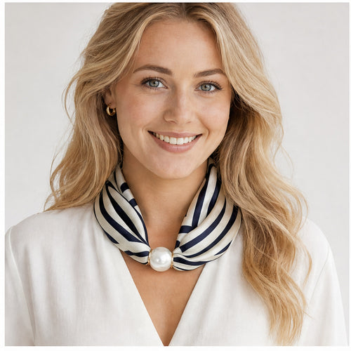 HS Parelsjaal - Meerdere Prints - Navy Beige Strepen - gedragen op model