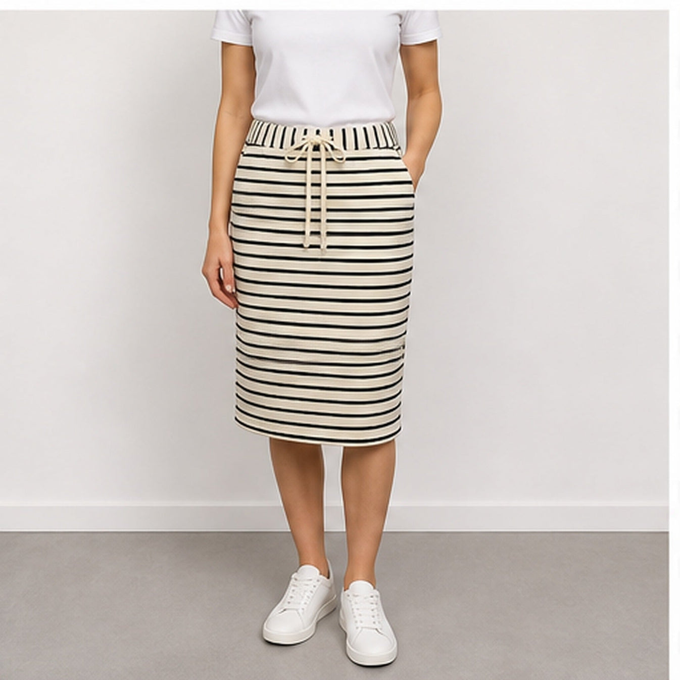 MOOIJ Rok Zachte Stof - Creme Zwart Gestreept - MODEL_FRONT