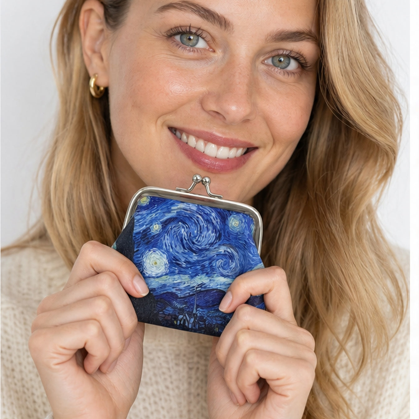 HS portemonnee Van Gogh Starry Night - gedragen op model