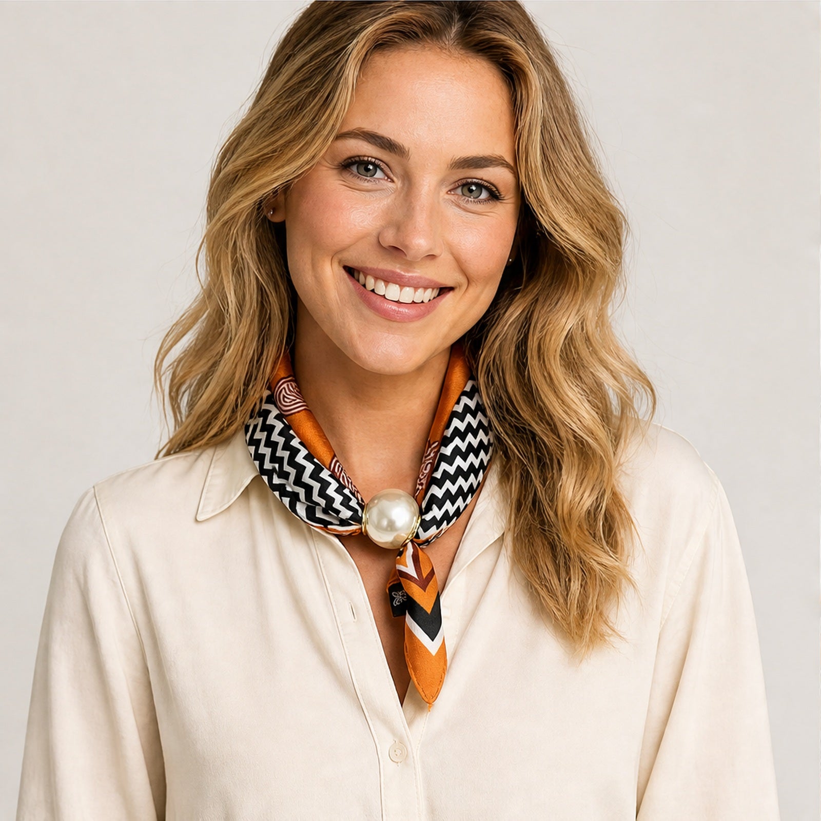 HS Parelsjaal - Meerdere Prints - Oranje Zwart Zigzagprint - gedragen op model