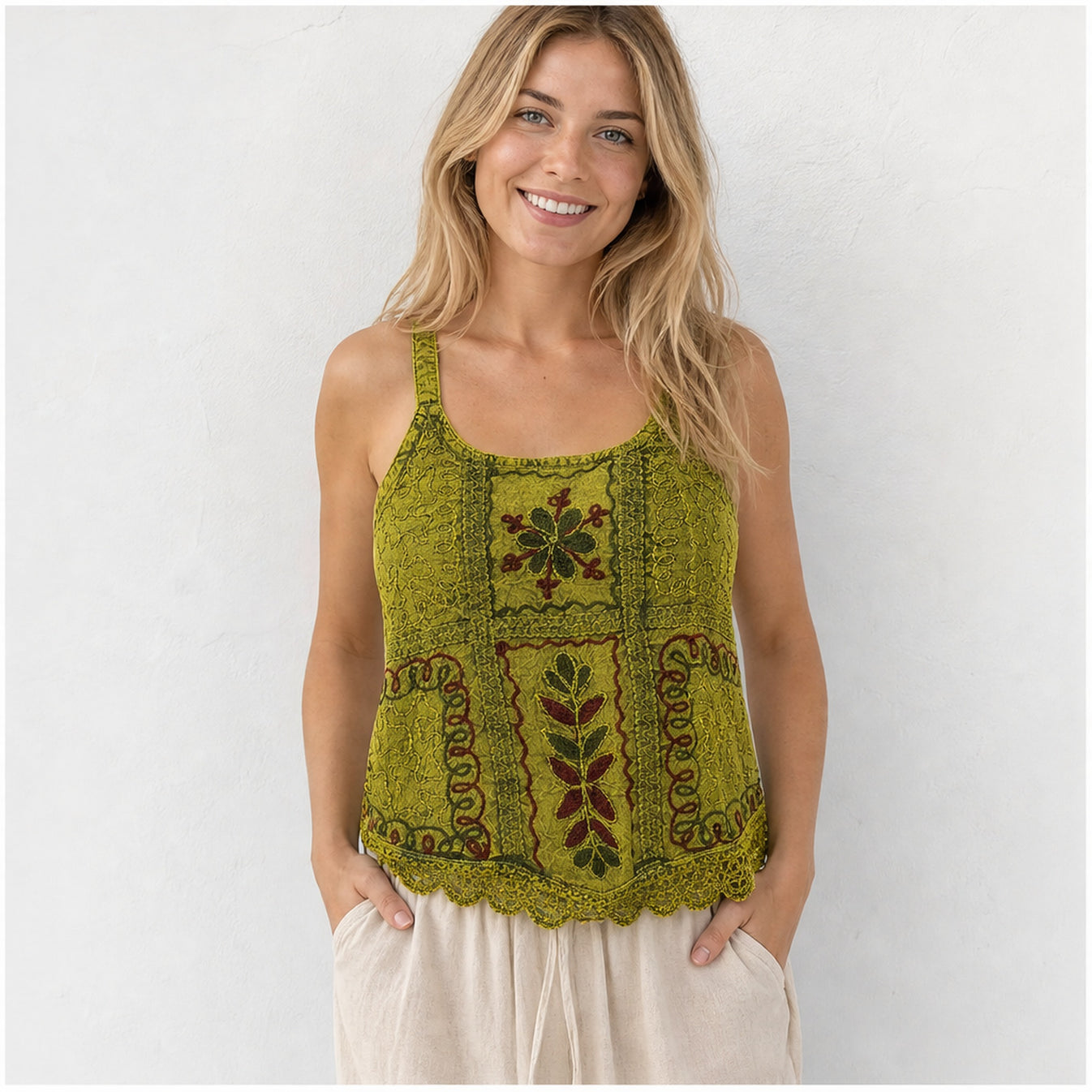 HS Elastische Top Handmade in India - Meerdere Kleuren - Olijfgroen - op model