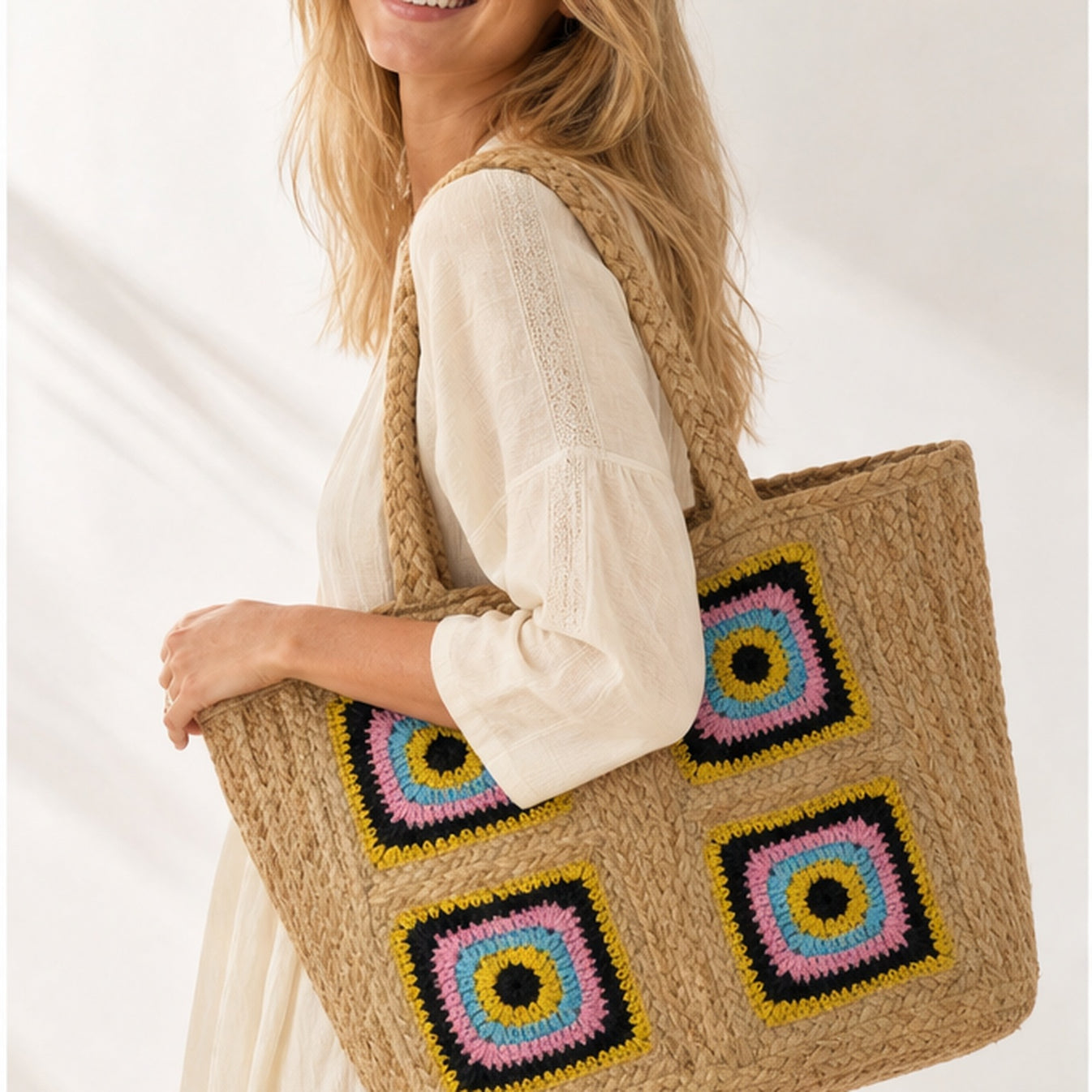 HS shopper Jute Crochet - gedragen op model
