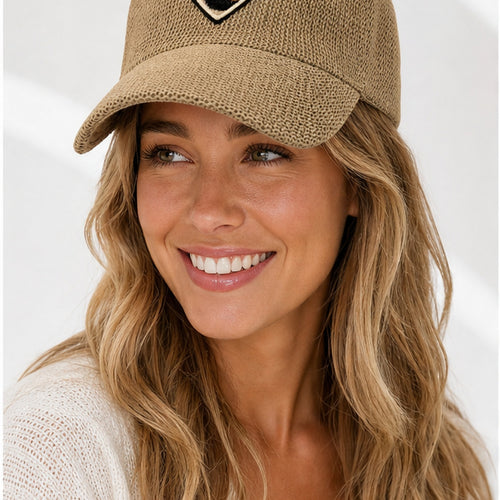 HS pet Tan Hart Patch - gedragen op model