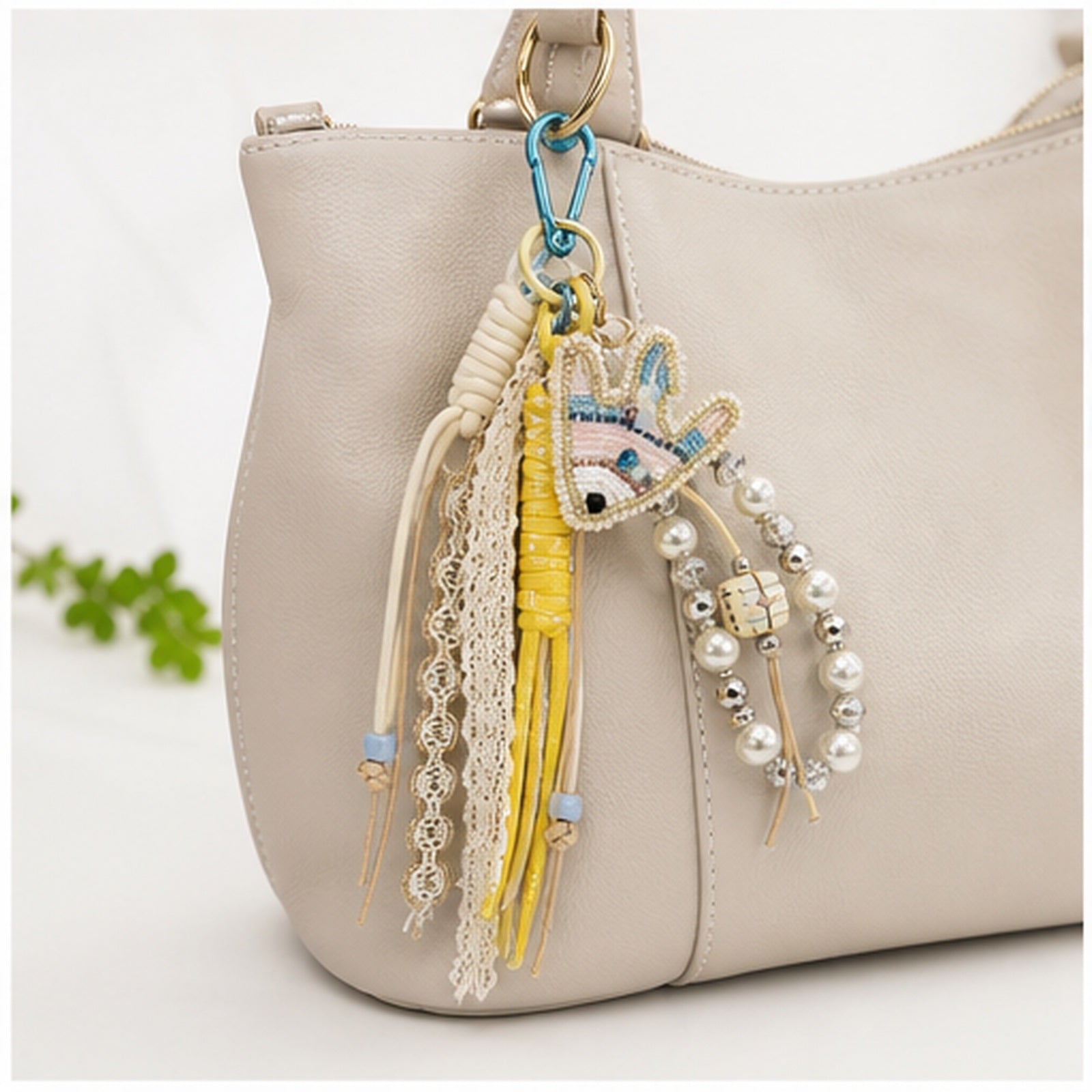 HS Fashion Tassenhanger - Beige design 43 - Beige design 43 - on model