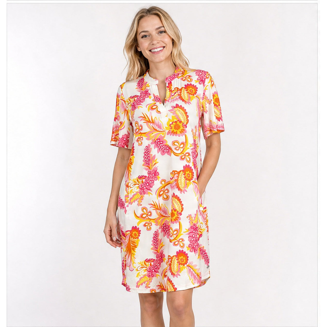 Angelle Milan Witte Oranje Bloemenprint - op model