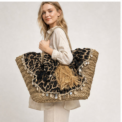 HS Grote Mand Handtas - Luipaardprint Zwart Naturel met Franjes - gedragen op model