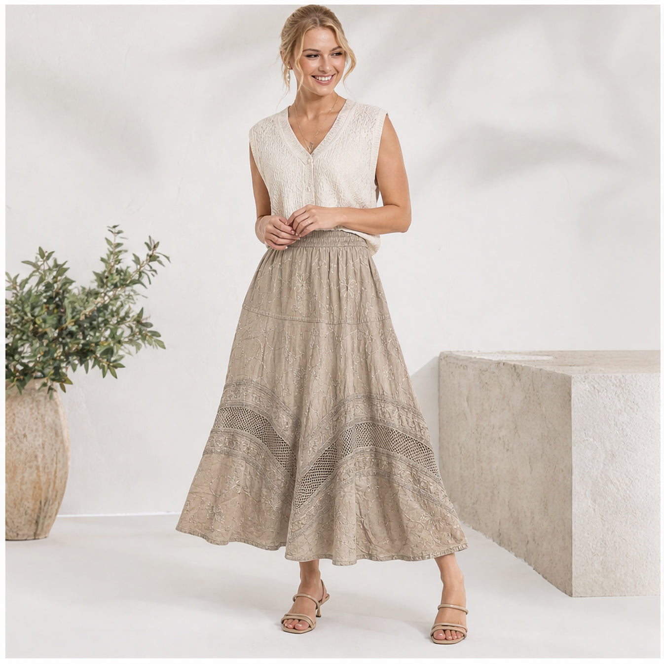 HS Rok Handmade in India - Meerdere Kleuren - Taupe - op model