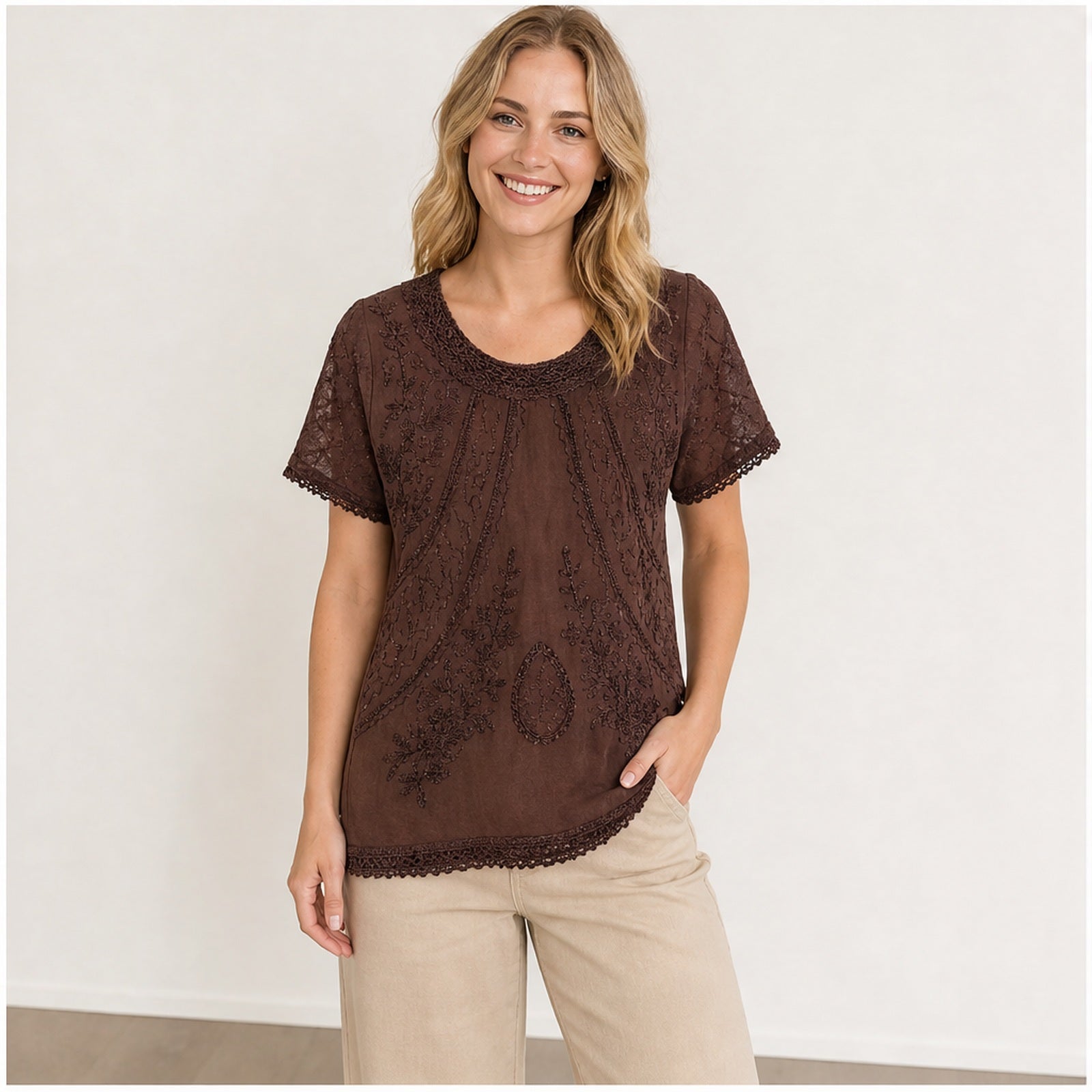 HS Shirt - Meerdere Kleuren - Donkerbruin Borduursel - op model