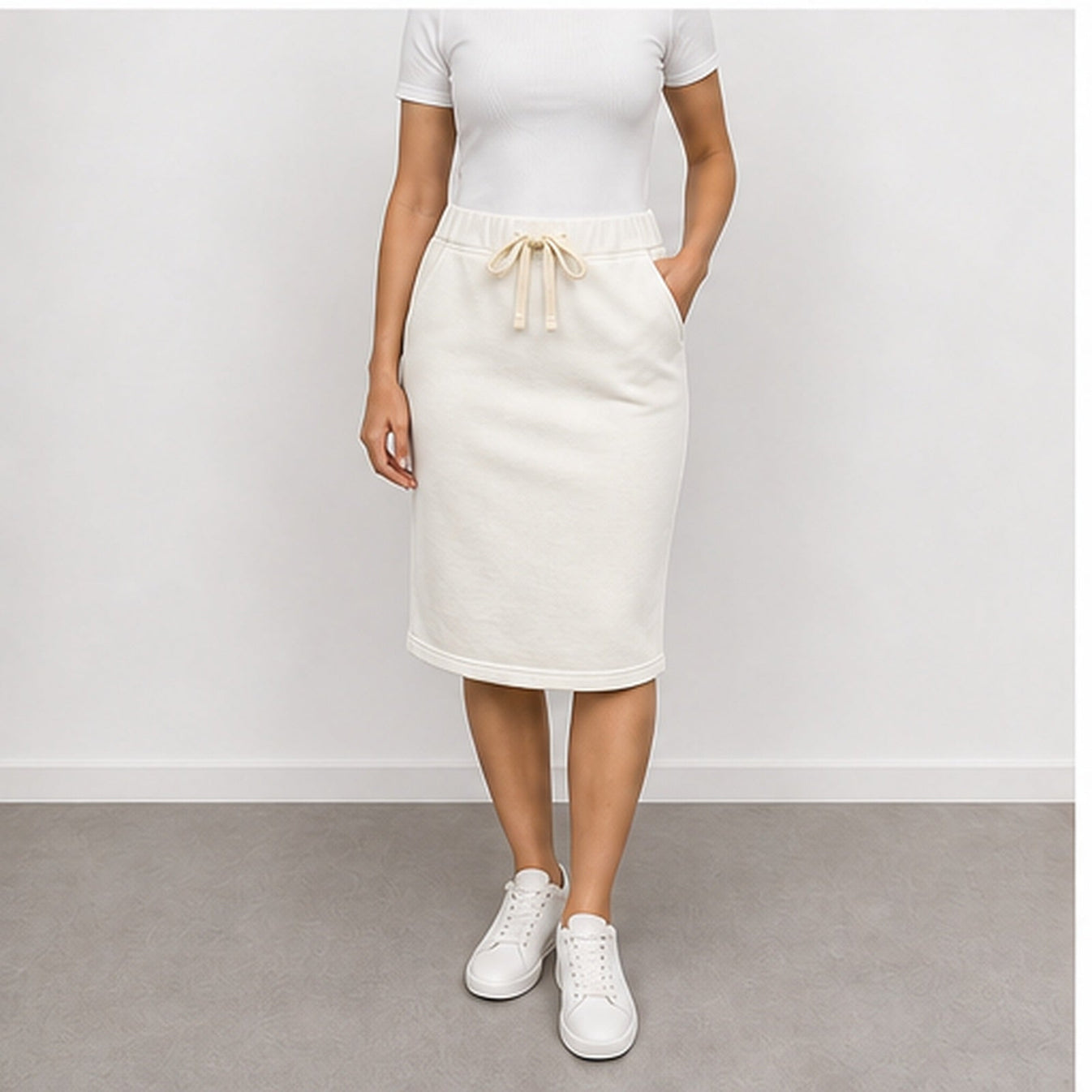 MOOIJ Rok Zachte Stof - Off White - MODEL_FRONT