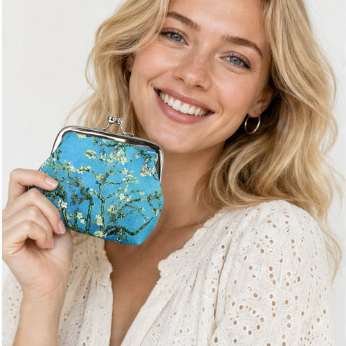 HS portemonnee Van Gogh Almond Blossom - gedragen op model
