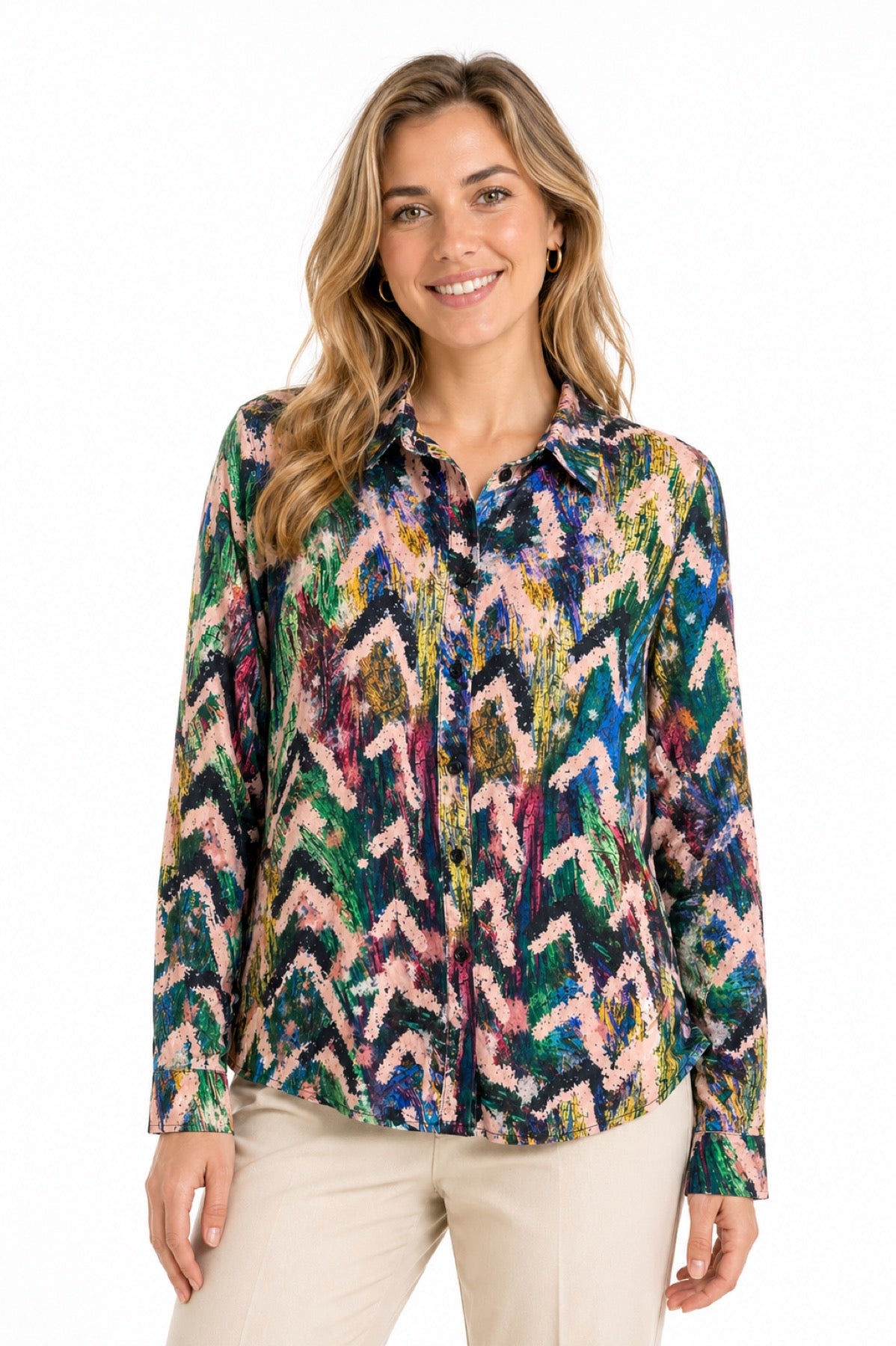 Vegas blouse abstracte print - Op model vooraanzicht