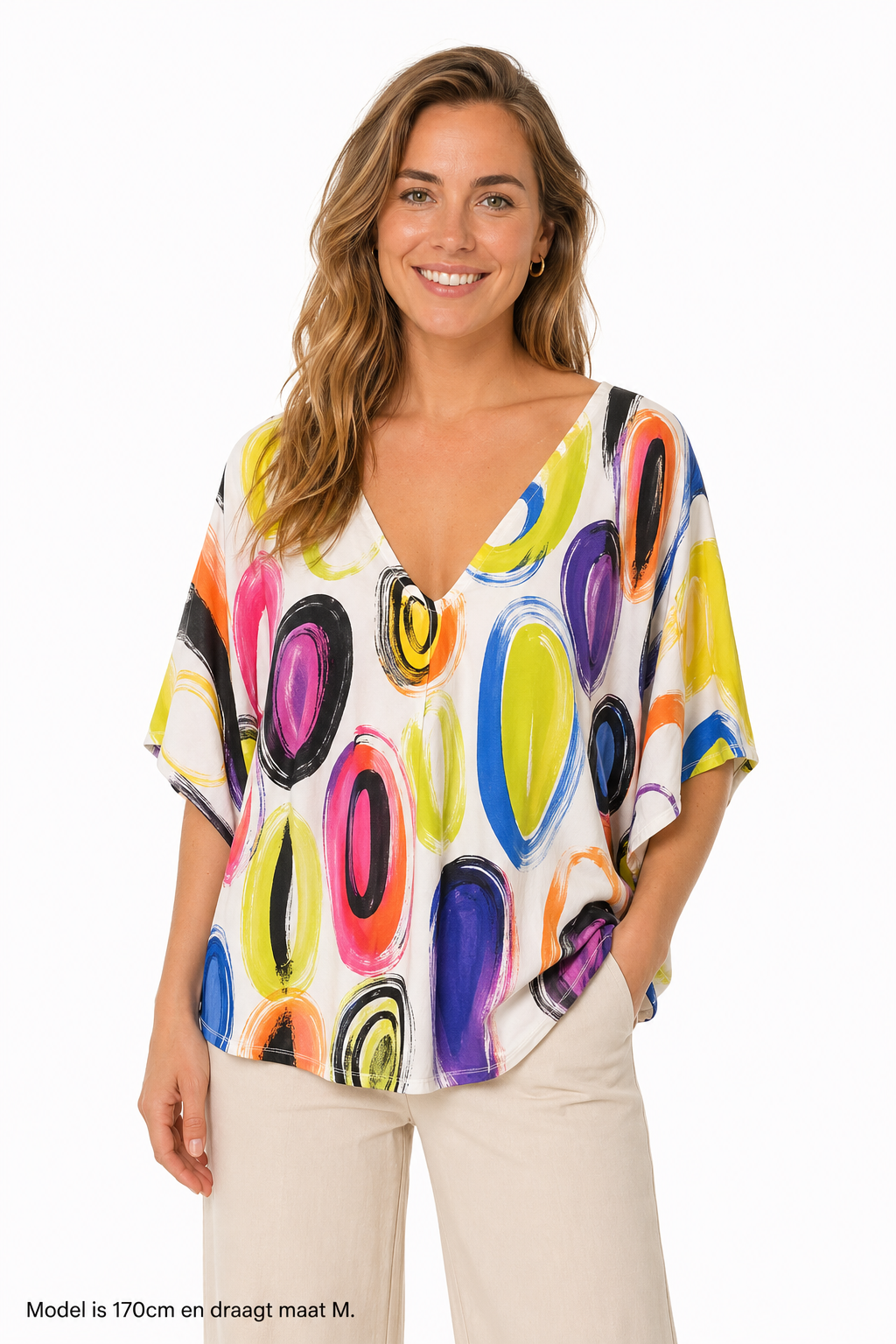 Joy blouse abstracte print - Op model vooraanzicht
