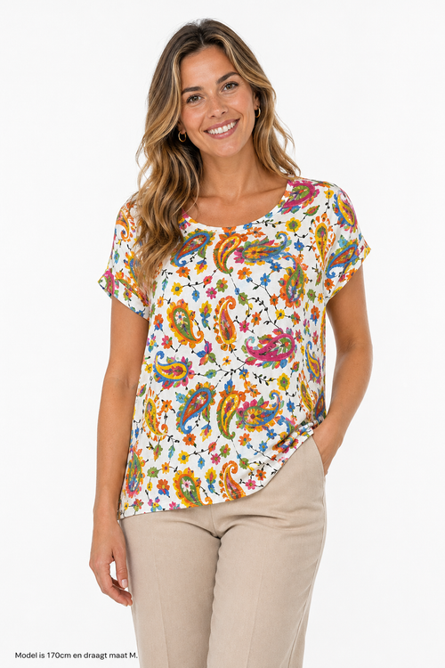 Joy blouse abstracte print - Op model vooraanzicht