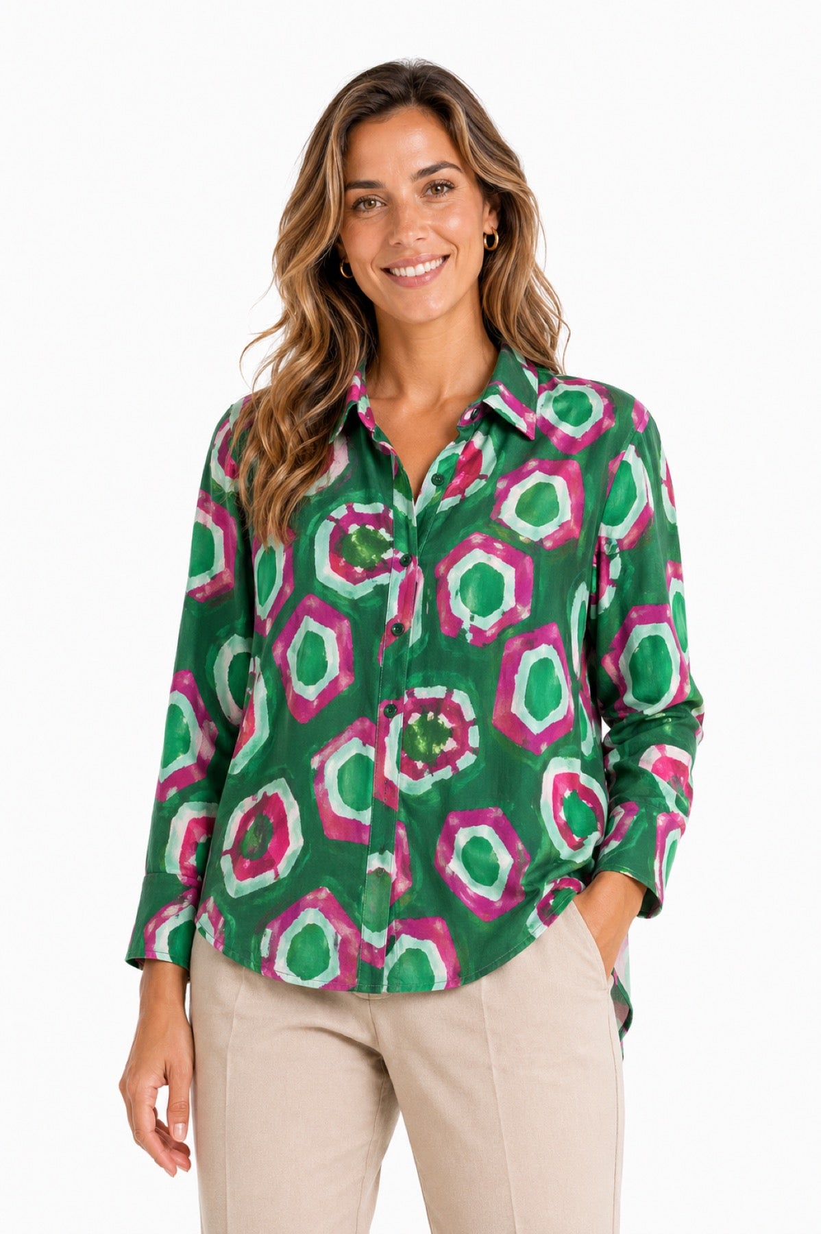 Vegas blouse abstracte print - Op model vooraanzicht