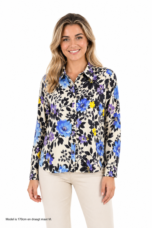 Vegas blouse abstracte print - Op model vooraanzicht