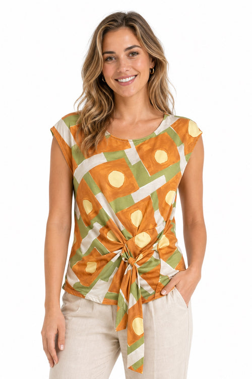 EGO blouse abstracte print - Op model vooraanzicht