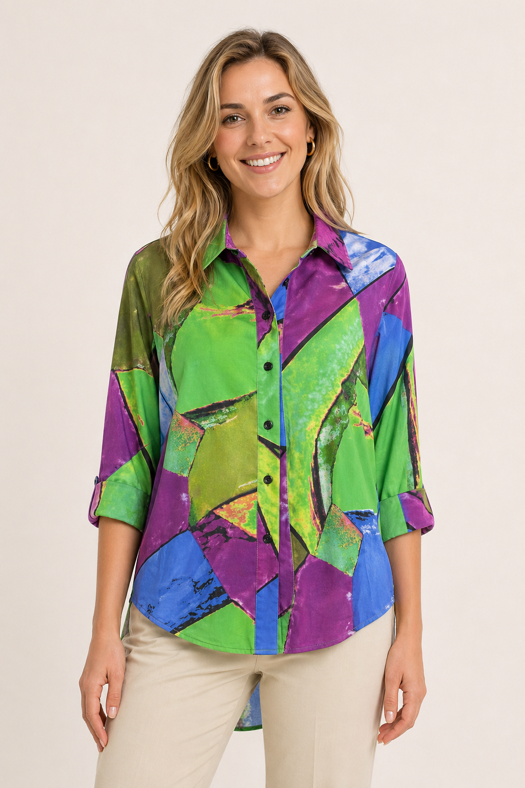 Vegas blouse abstracte print - Op model vooraanzicht