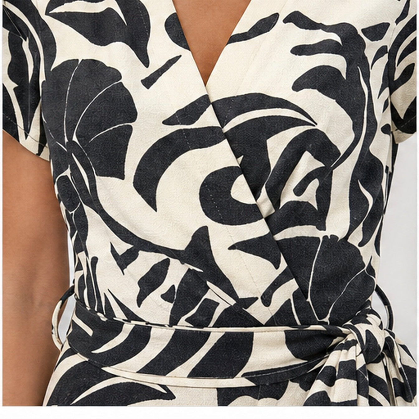 By Swan jumpsuit 11 zwart/wit bloemprint - Codex 6-shot 2026-06-19 - 05