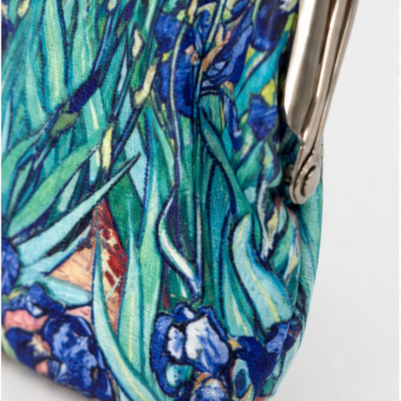HS portemonnee Van Gogh Irises - detail van materiaal en afwerking