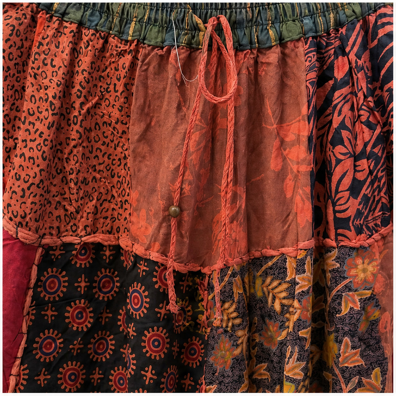 HS Rok Patchwork - Handmade in India - Rood/Oranje Patchwork - patchwork detail