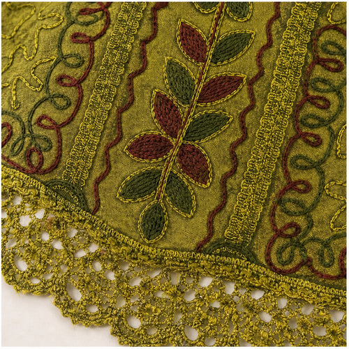 HS Elastische Top Handmade in India - Meerdere Kleuren - Olijfgroen - detail van borduursel, bandjes en elastische afwerking