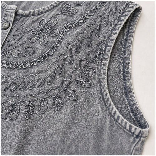 HS Mouwloos Shirt - Meerdere Kleuren - Zilvergrijs Borduursel - detail van stof, borduursel en mouw